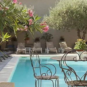 3* Hotel Les Magnanarelles